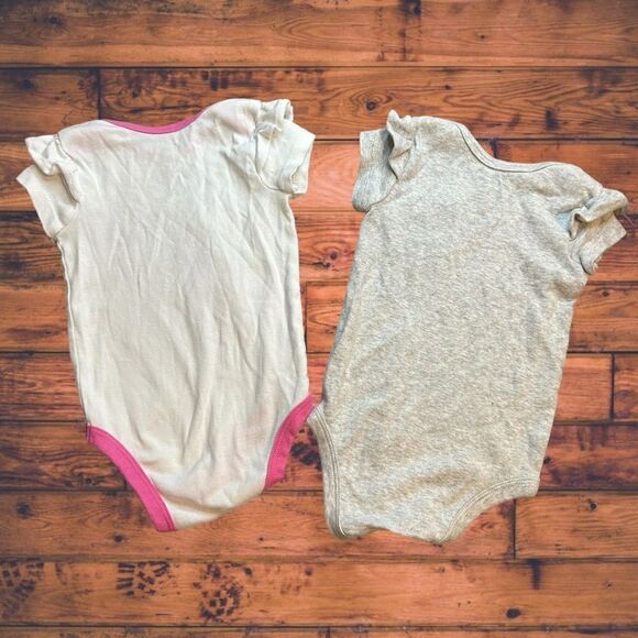 5 for $25🔥6-9 Months Member's Mark Bundle of 2 Unicorn Snap Bottom Tops - Picture 2 of 4